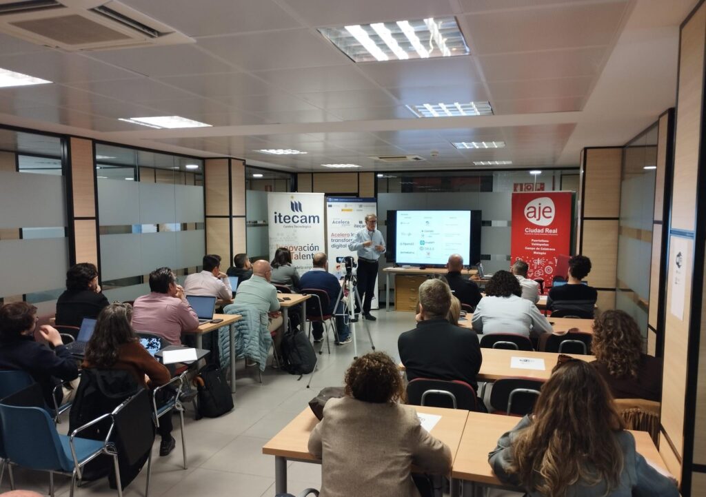 Empresarios de Ciudad Real exploran las diferentes aplicaciones de Claude para optimizar su trabajo diario